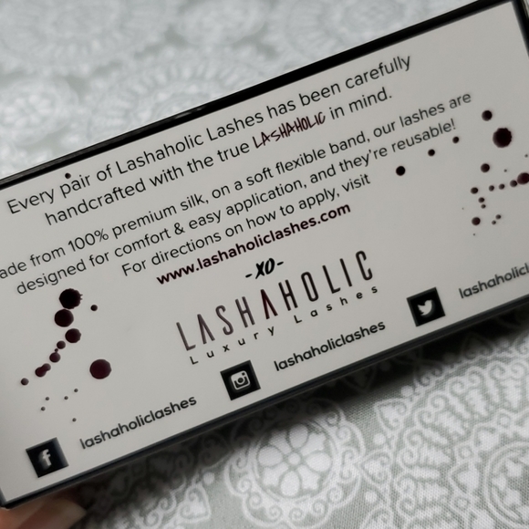 Lashaholic "Kiss Me" Luxury Lashes - Picture 7 of 7